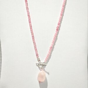 NWOT, ROSE QUARTZ BEADED NECKLACE